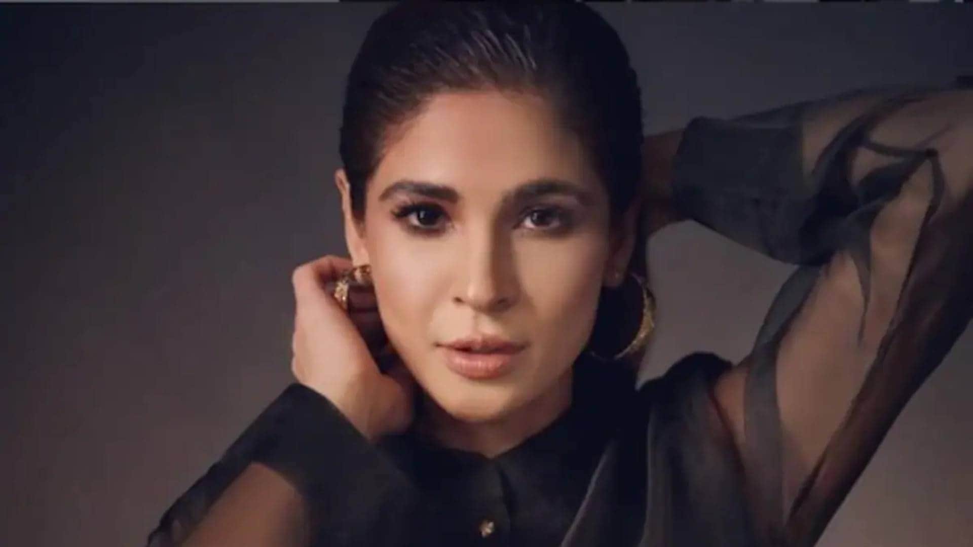 Ayesha Omar does not feel safe in Pakistan actress statement goes viral see netizens reaction