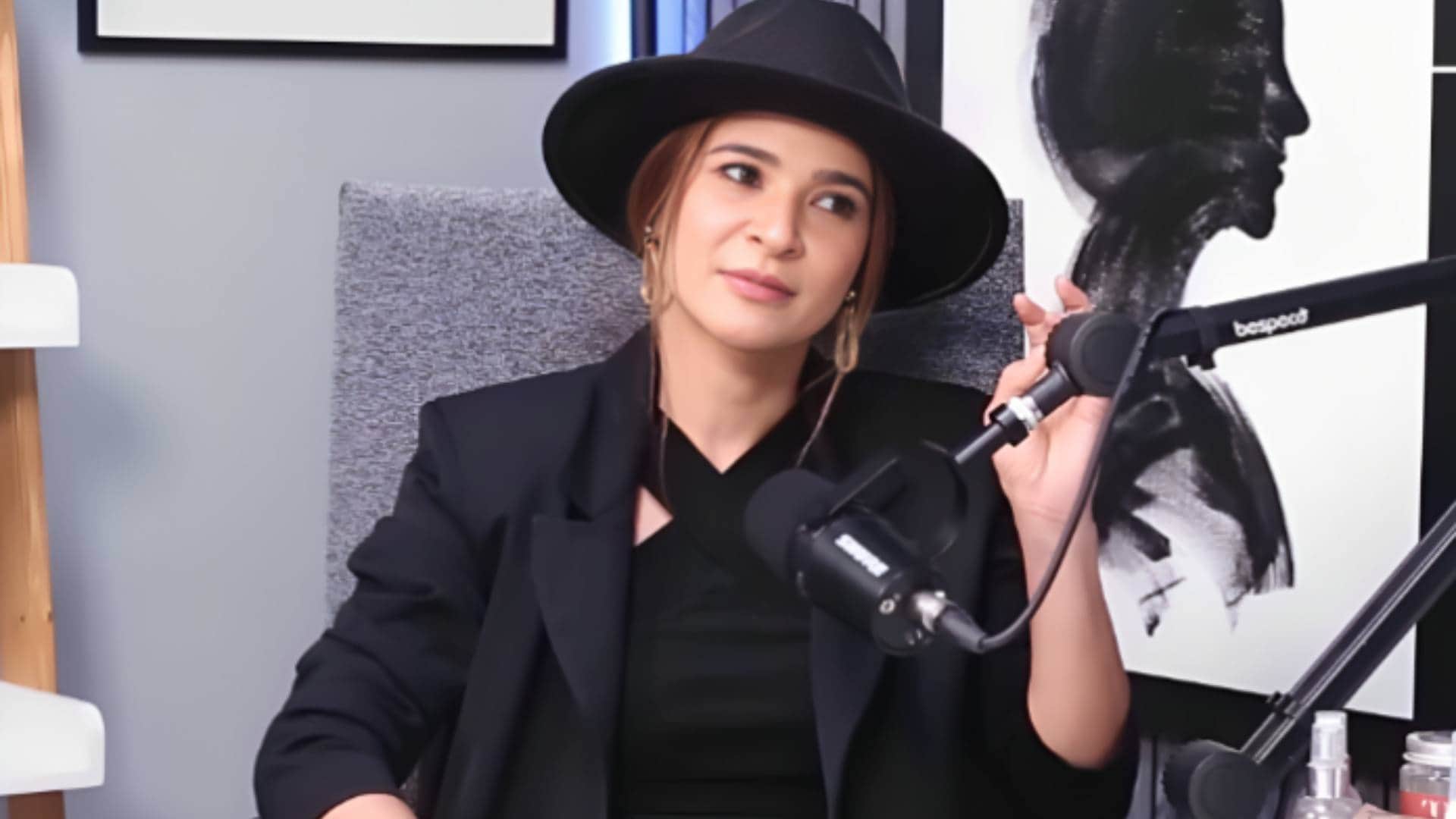 Ayesha Omar does not feel safe in Pakistan actress statement goes viral see netizens reaction