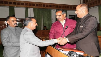 हिमाचल विधानसभा सत्र: पहले दिन वाटरसेस पर तपा सदन, सीएम सुक्खू और जयराम में हुई तीखी नोकझोंक Himachal Assembly session: Tapa Sadan, CM Sukhu and Jairam had a heated argument on the watershed on the first