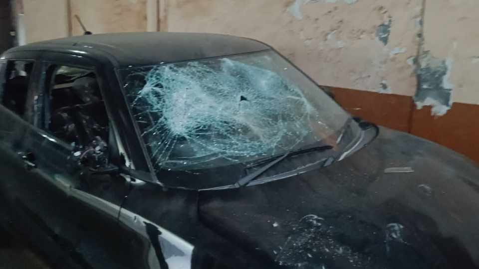 Miscreants broke glass of new car parked in street in Fatehabad