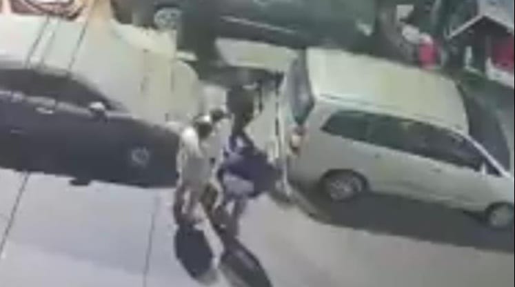 Video of constable stealing Stepney from Innova goes viral, DCP hands over investigation to ACP Colonelganj