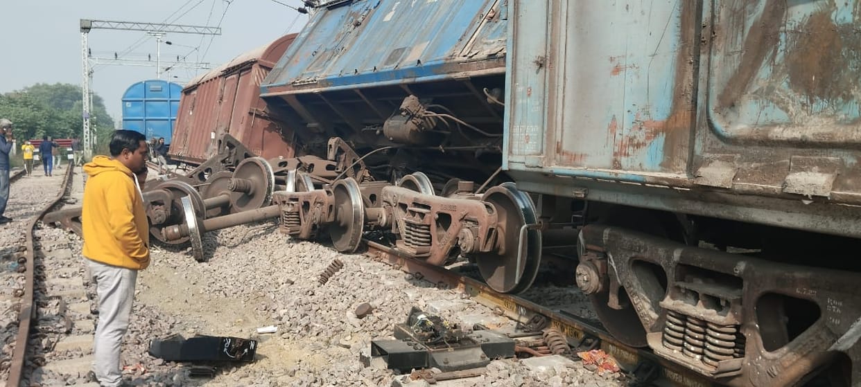 Goods Train Derail in Kanpur, Several wagons of goods train derail in Chandari, Delhi-Howrah rail route disrup