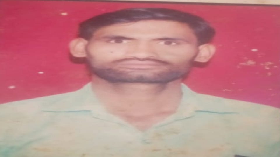 Akrabad youth died in Mumbai