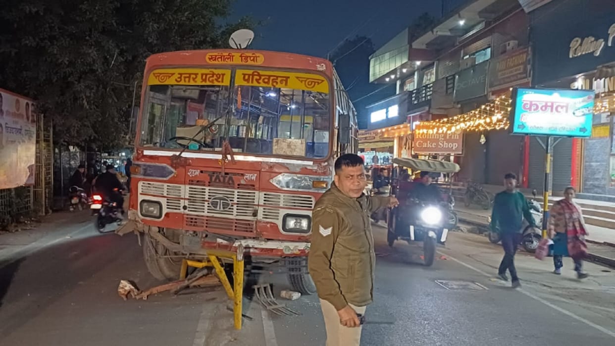 Brakes of Muzaffarnagar contracted bus fail and five people injured in accident