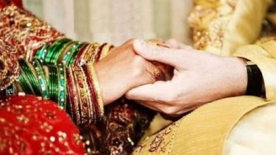 couple got married again under mukhyamantri samuhik vivah yojana in Bareilly