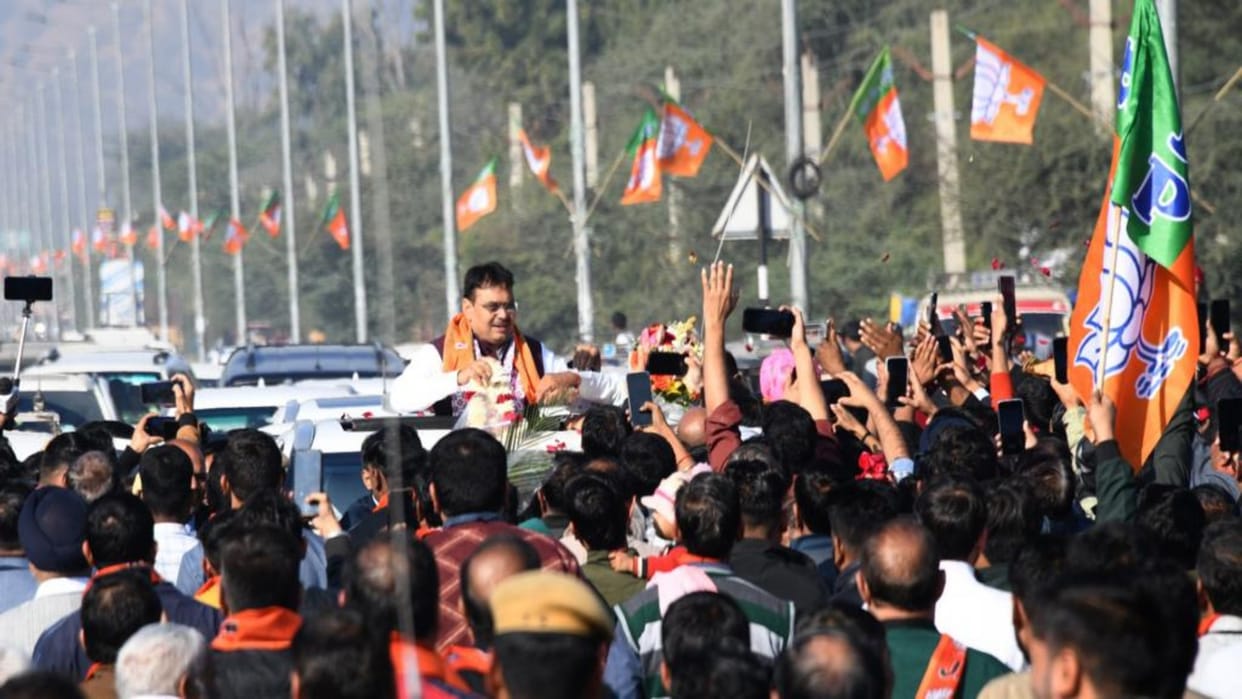 Welcome CM: Warm welcome to CM who left for Bharatpur, huge crowd gathered on both sides of the road