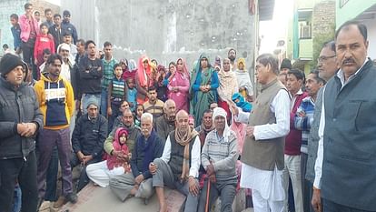 MLAs sitting on strike against Defense Estates Officer in agra up news