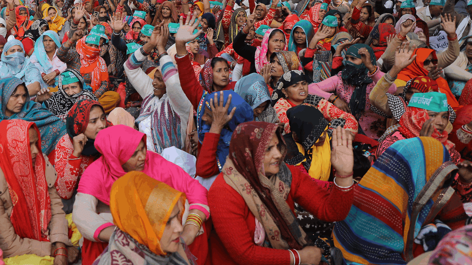 noida ntpc protest 22 farmers women admitted to district hospital due to cold weather