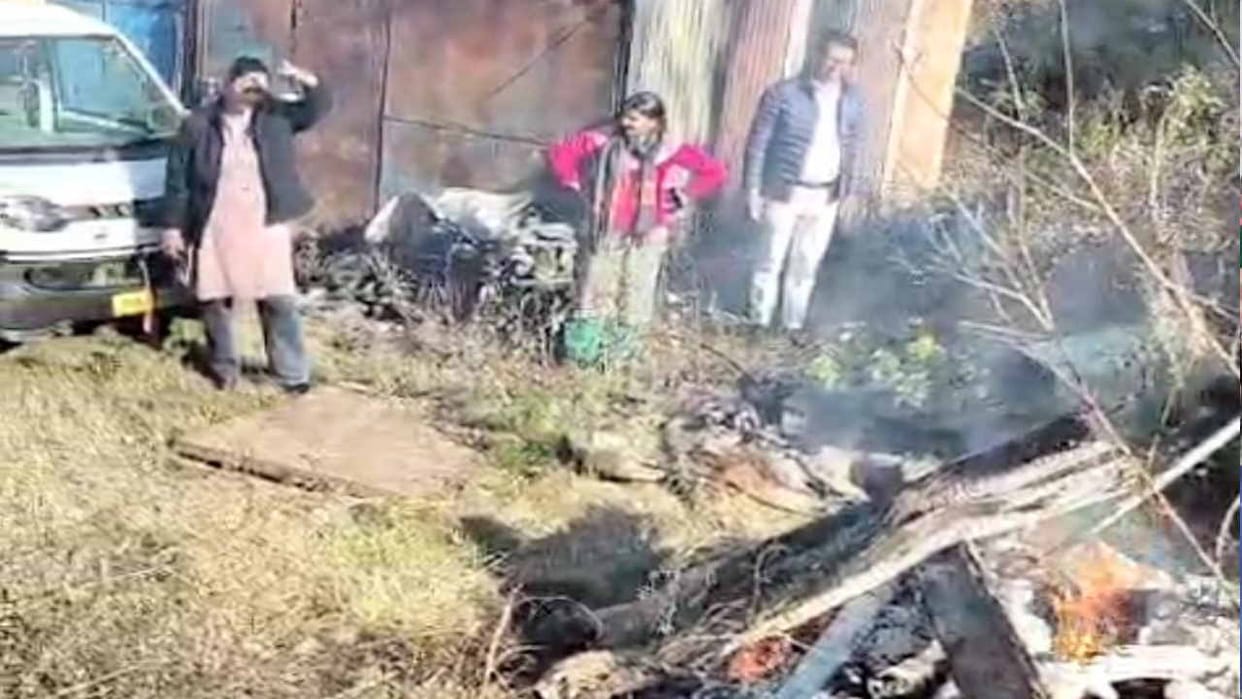 Sambhar died after being hit by a twowheeler, forest department team performed the last rites