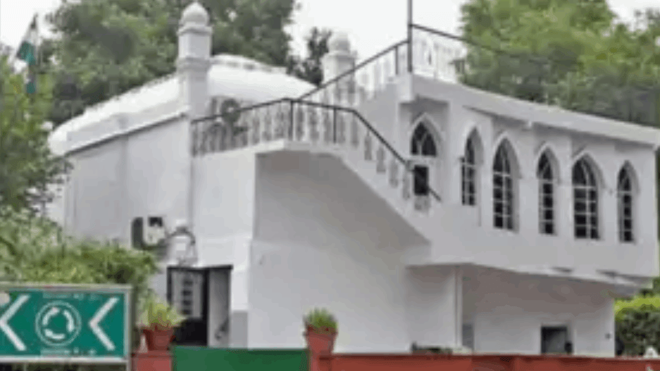 Imam of Sunehri Bagh Mosque moves Delhi High Court against demolition