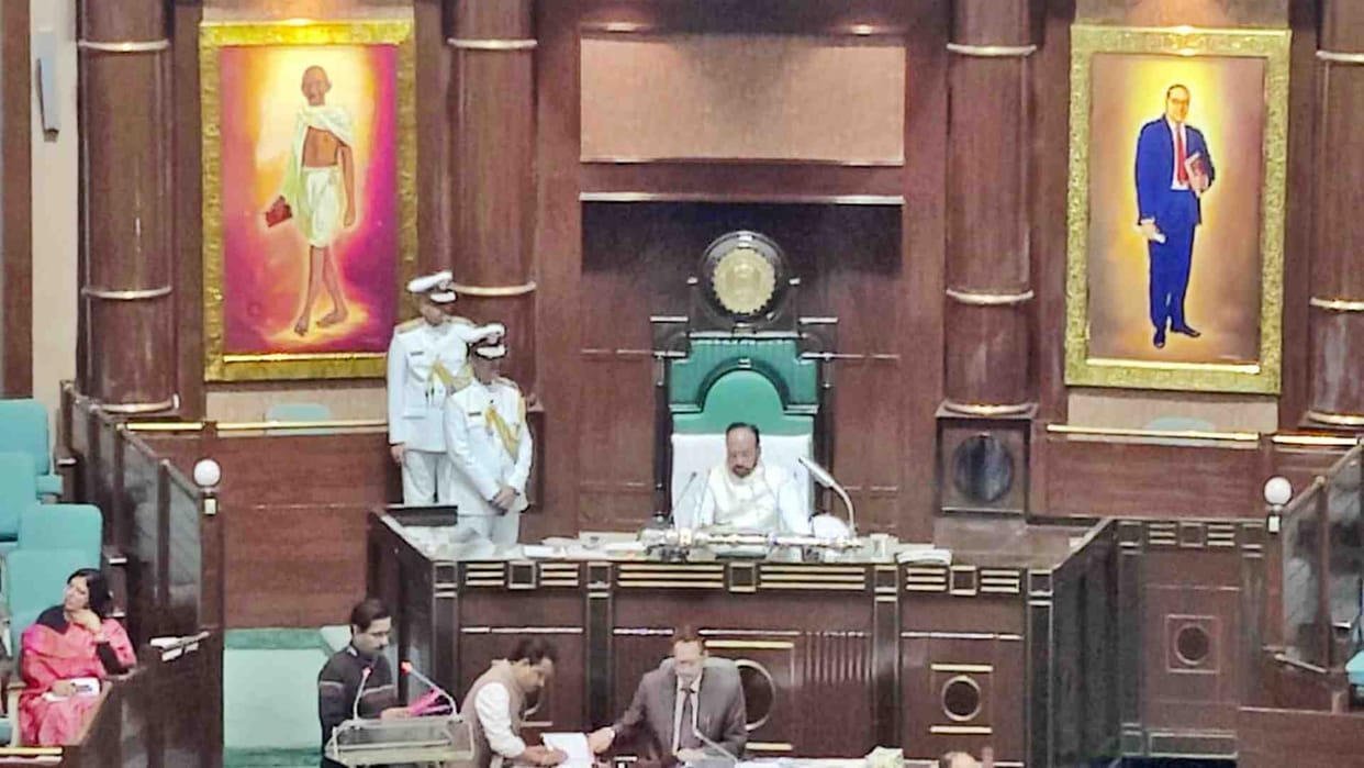 Nehru photo controversy: Leader of Opposition Umang Singhar verbally attacked BJP
