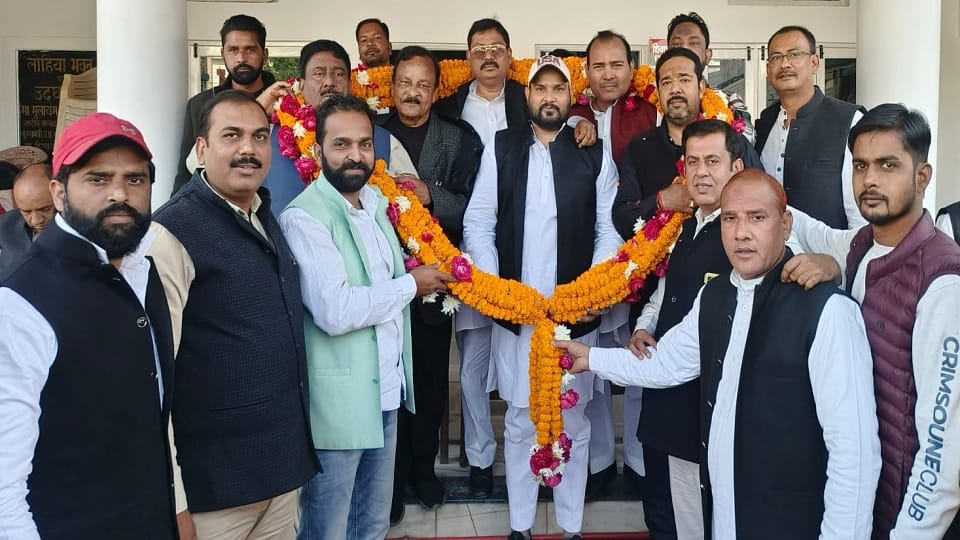 SP State Secretary welcomed in party office but leaders did not come in program