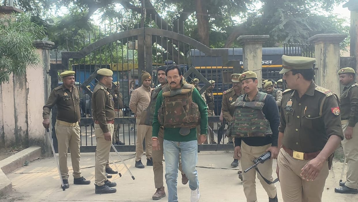 Jailed mafia Akhand Pratap Singh appeared in the court, demanded medicine and food in front of the judge.