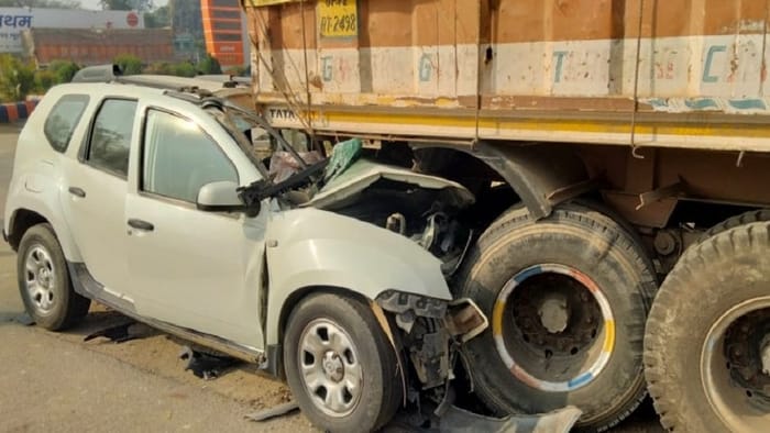 Uncontrolled car rams into trailer parked on Prayagraj-Ayodhya highway, woman dies