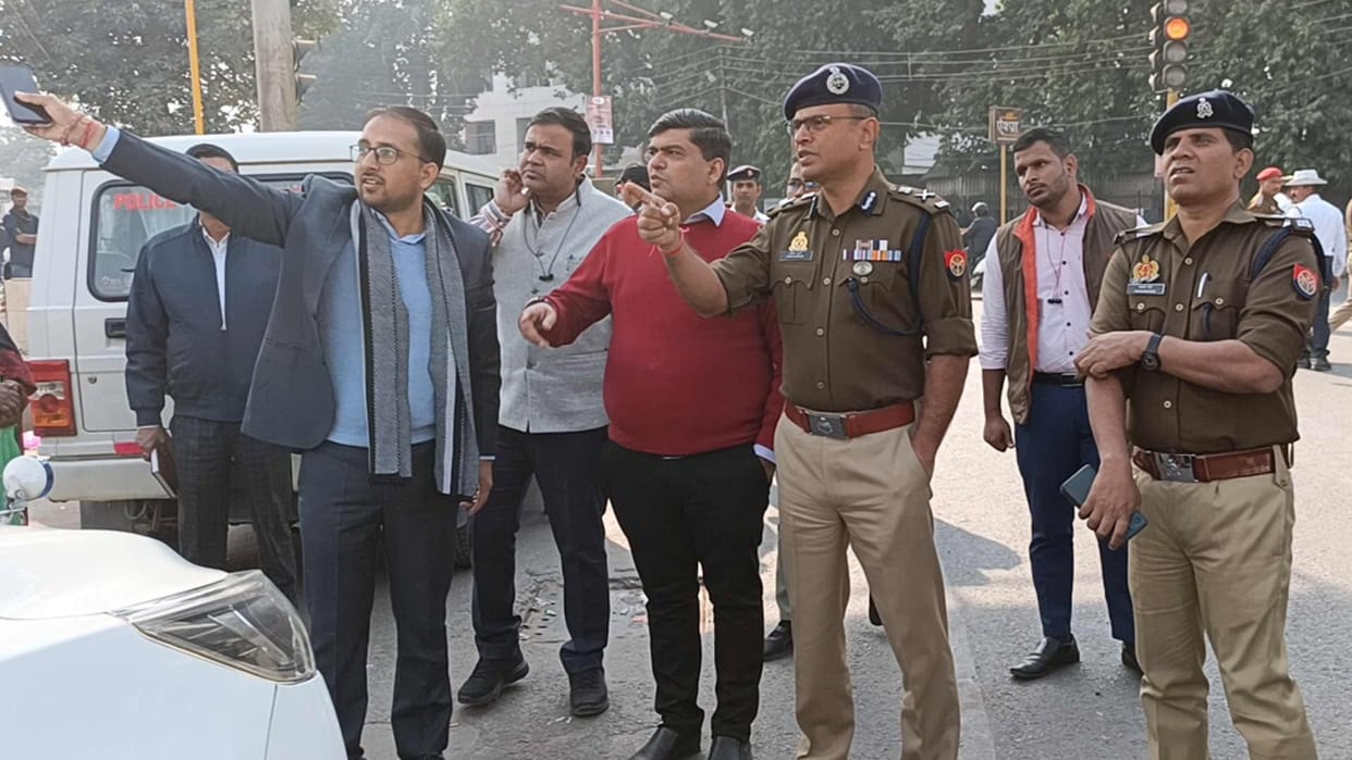 Encroachment free roads keep getting filled like this hence now Golghar will be decorated