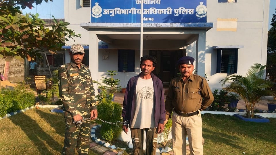 Police arrested rewarded Maoist Jantana Sarkar president Sunder Duga in Kanker