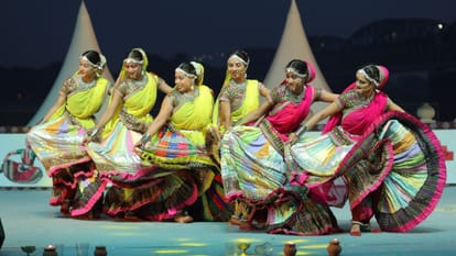 Kashi Tamil Sangamam second edition attracted audience with folk music of South and Eastern UP