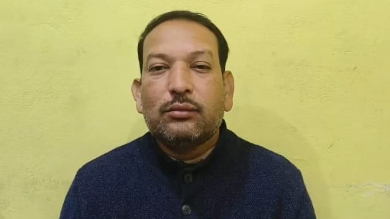 MP News Municipality employee pressured to have physical relationship to make ration card Anuppur
