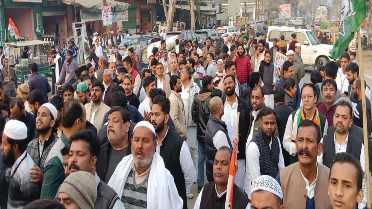 Congress up jodo yatra start from Saharanpur and enthusiasm among workers and people took selfies