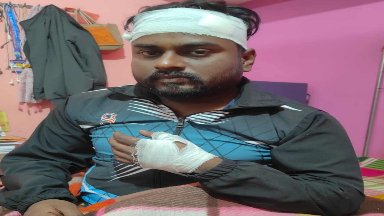 hotel owner asked for money Smakis stabbed him