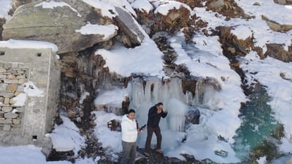 Cold wave sweeps Himachal Pradesh Kukumseri temperature minus eight degree Celsius