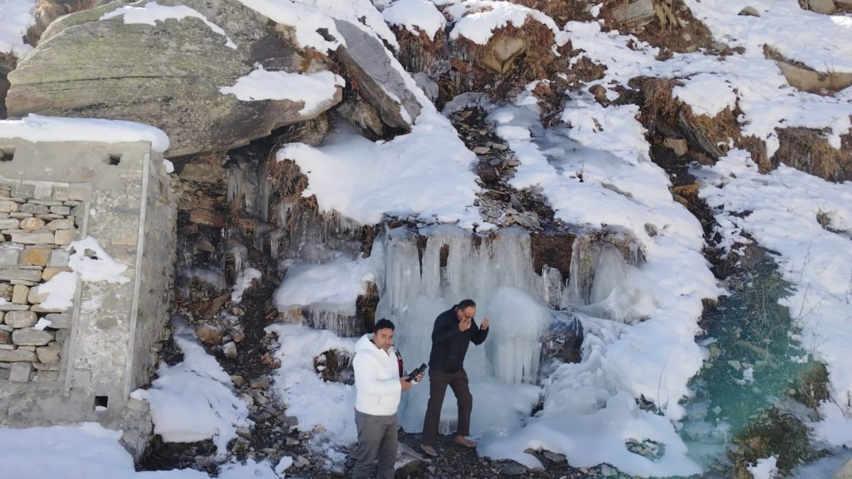 Cold wave sweeps Himachal Pradesh Kukumseri temperature minus eight degree Celsius