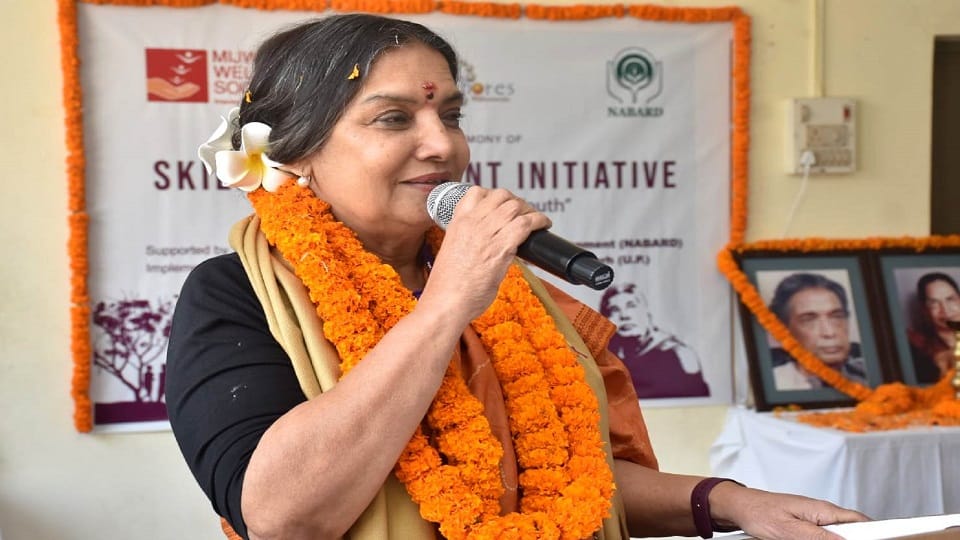 World Saree Day: Shabana Azmi said- Mother made me meet her for the first time with saree
