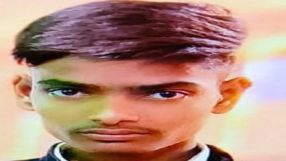 Class 9 student thrown from footover bridge in Delhi, dies