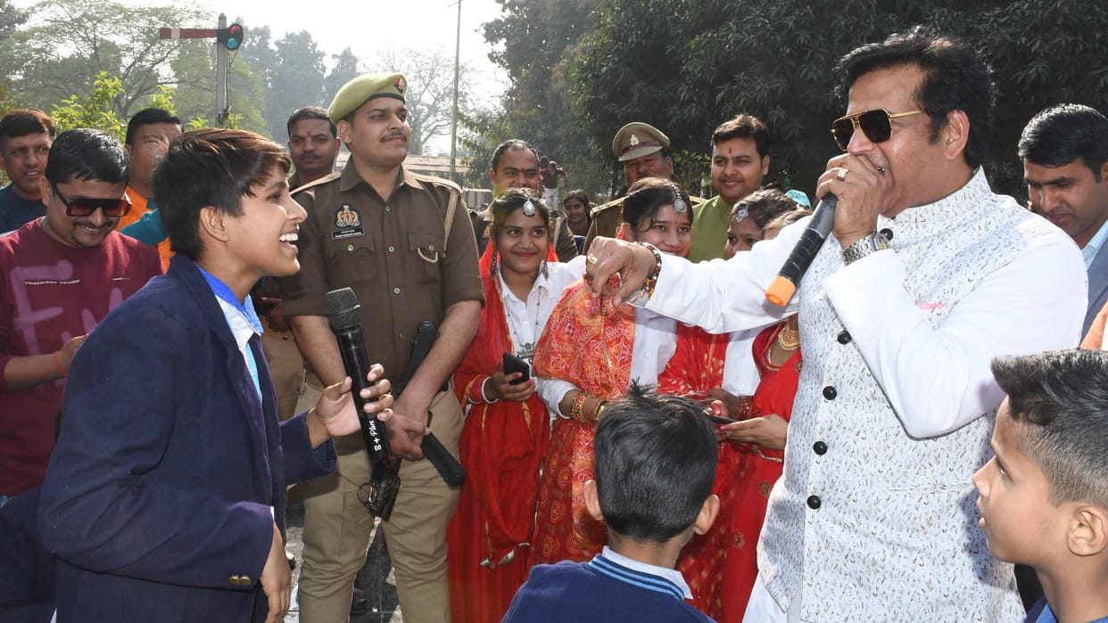 Amar Ujala Bal Umang MP ravi kishan listened to songs of children