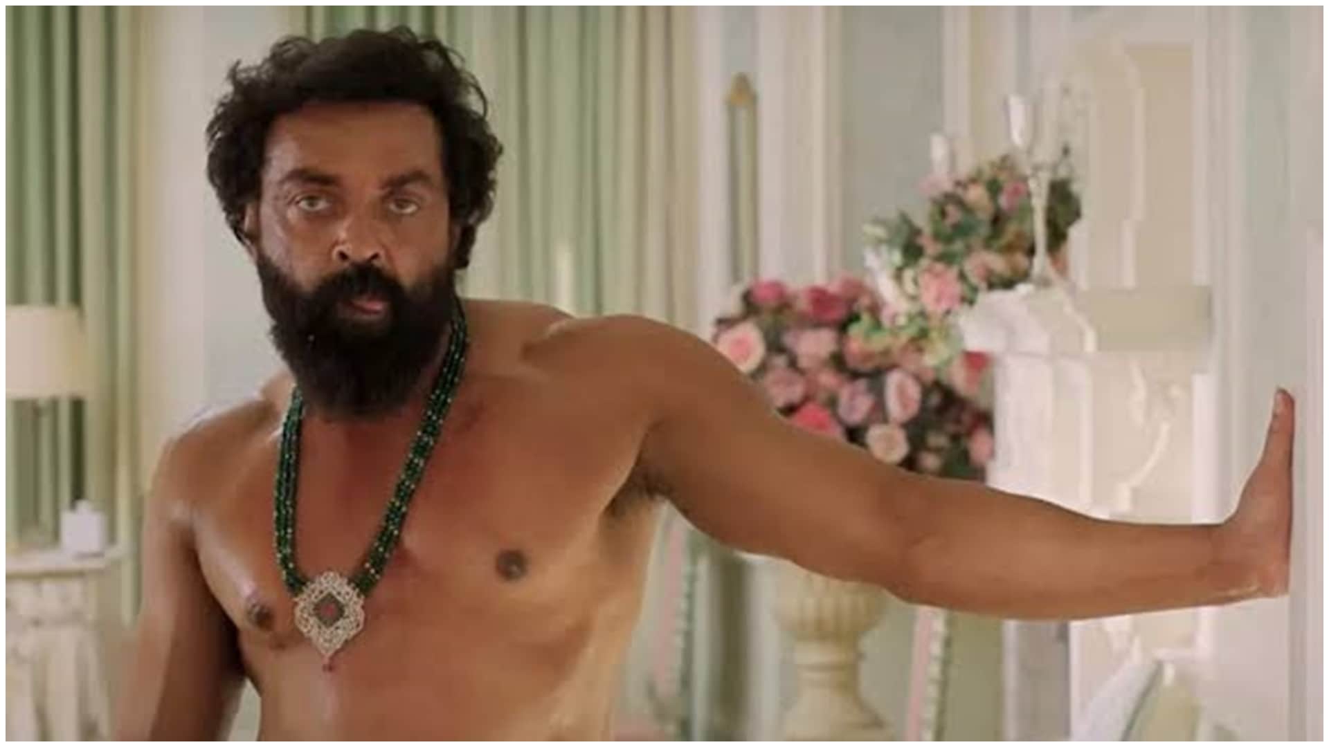 Animal Actor Bobby Deol Kissed by Female Fan on His Birthday Celebration Video went Viral on Social Media