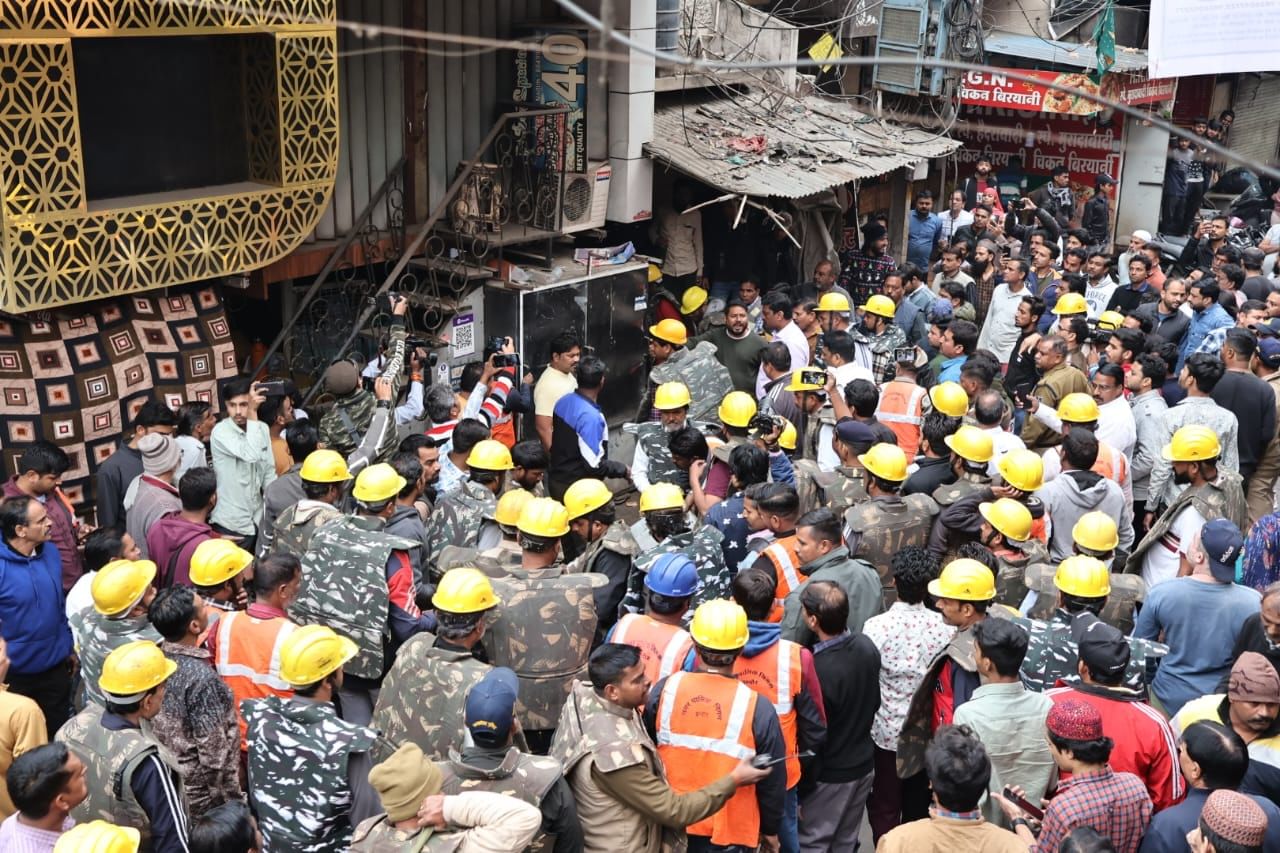 Indore Operation Bombay Market After 32 Years, Removed Encroachments Of Shops, Demolished Sheds