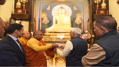 Nitish Kumar reached Bodh Gaya, took blessings from Dalai Lama; Brass door inaugurated in Mahabodhi temple
