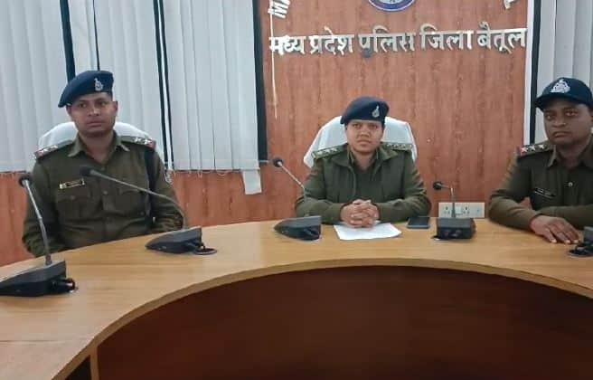 बैतूल पुलिस ने युवक की हत्या की गुत्थी सुलझा ली है।
