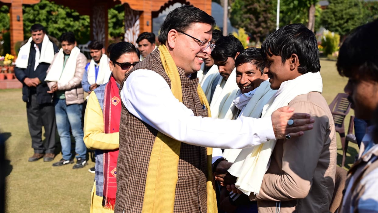 CM Dhami honored 12 rat miners for important role in the Silkyara rescue operation Uttarakhand News in hindi