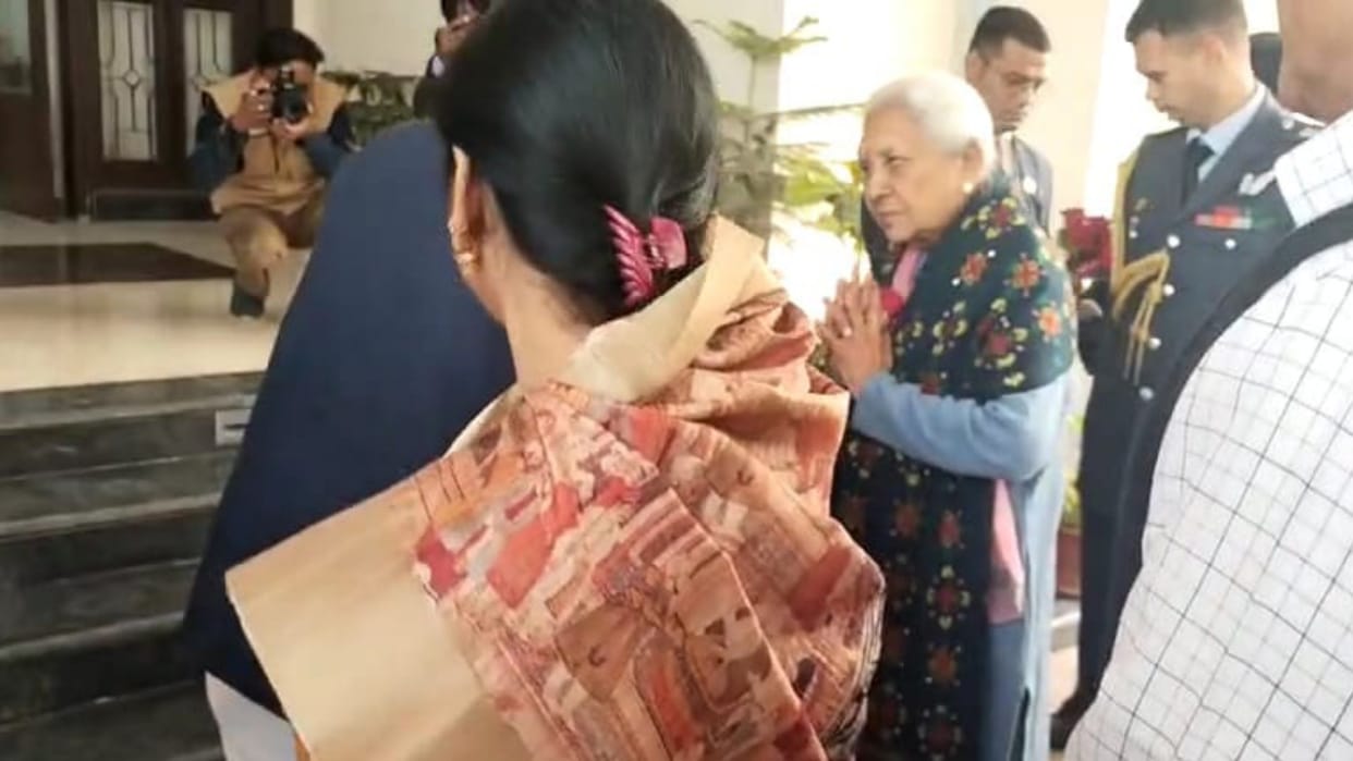 Governor warmly welcomed, Anganwadi workers honoured,