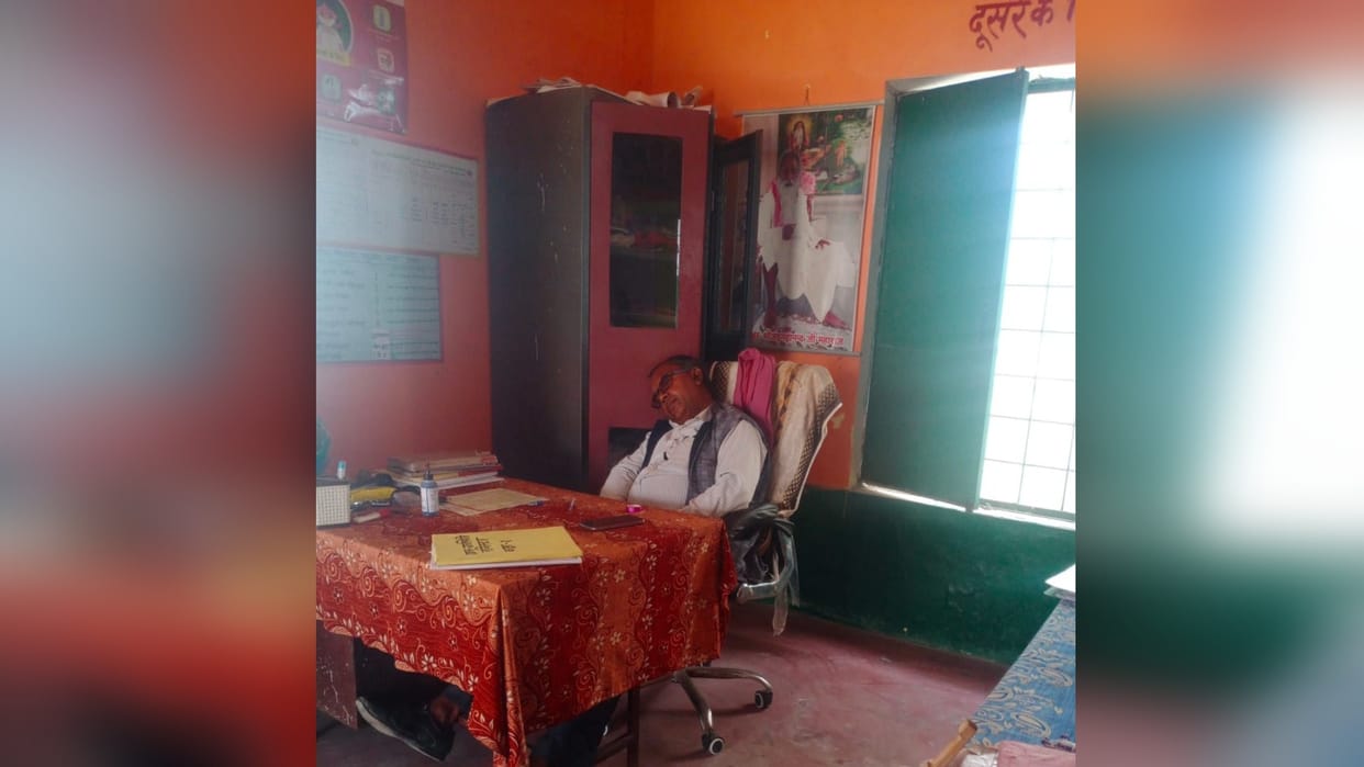 Principal's photo while sleeping in school goes viral, case of Mahuav Kala of Manda