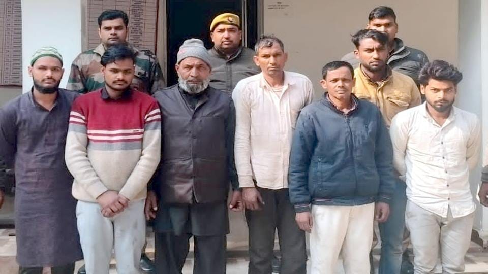 Sambhal: Asmoli used to reach Asmoli by stealing vehicles, used to cut and sell parts, seven people arrested