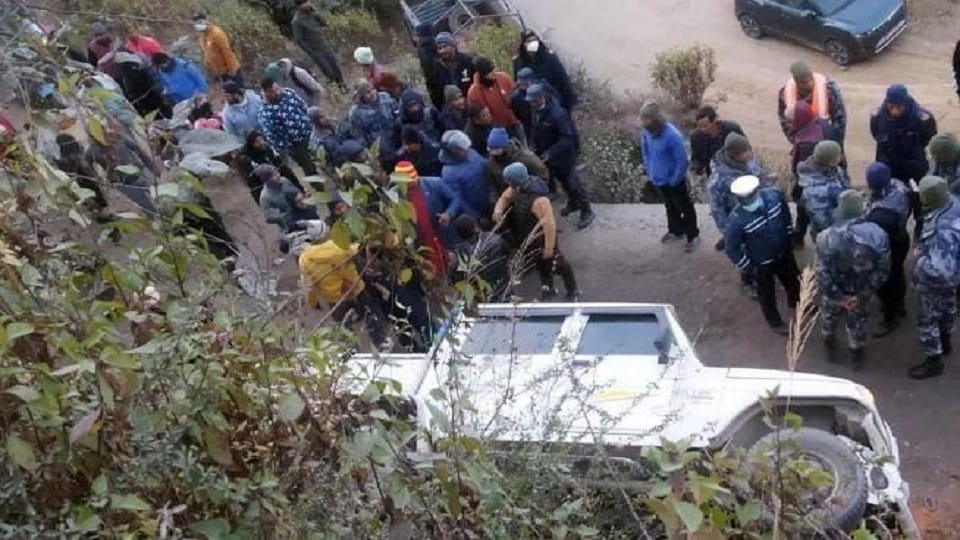 pithoragarh today news, One died after jeep fell into ditch in pithoragarh