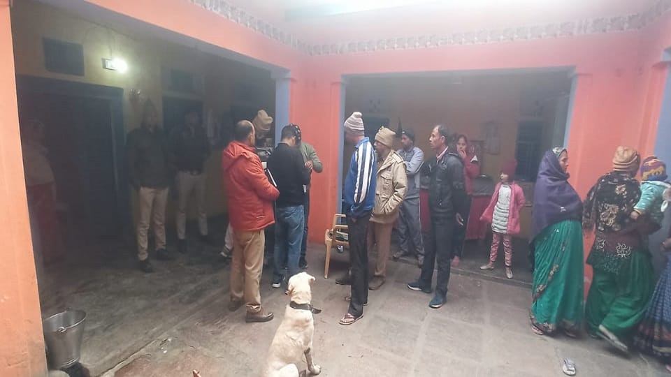 One kg gold stolen from retired ranger's house in Tundla goods worth crores stolen Police investigation