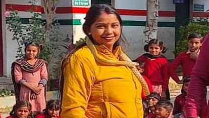 UP: 'Khatron Ki Khiladi' female teacher suspended, had made a reel in the school with a snake around her neck
