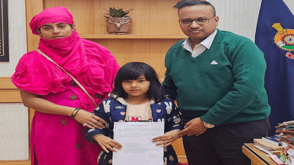 दुर्ग एसएसपी के साथ अंजली भट्ट