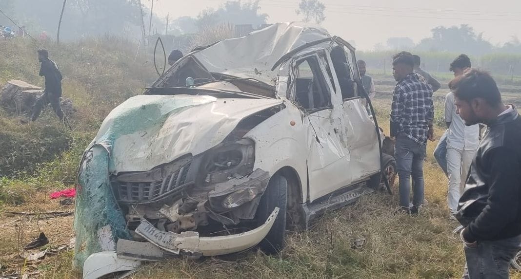 Gonda: After crushing a cyclist, a speeding car collides with a tree, three die tragically