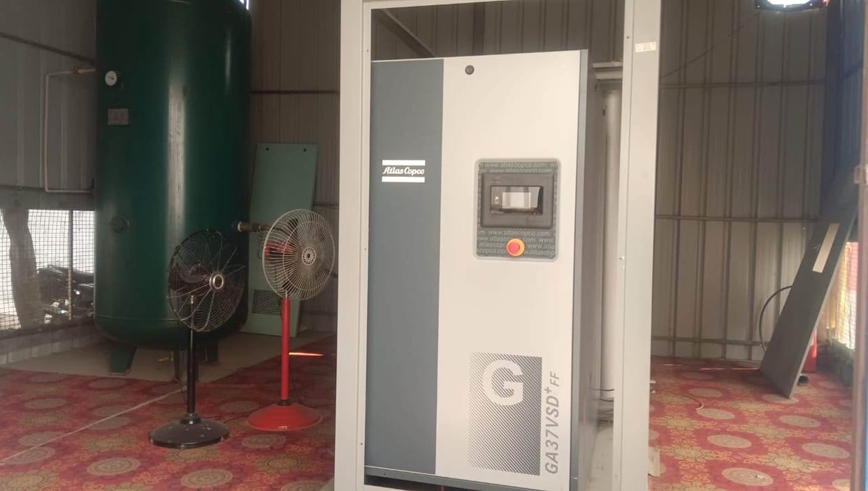 Corona New Variant JN1 Corona is scaring again, Corona will fight with the ventilator closed in the isolatio