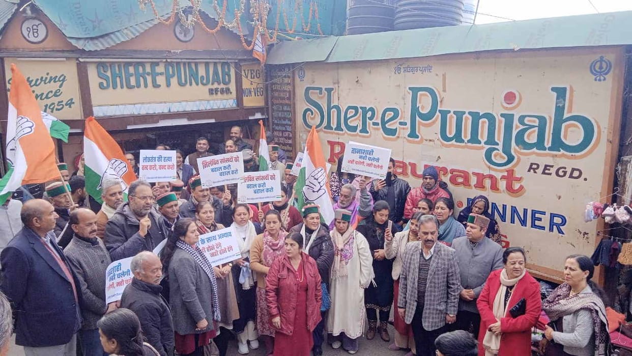 Congress protest against the suspension of MPs and central govt