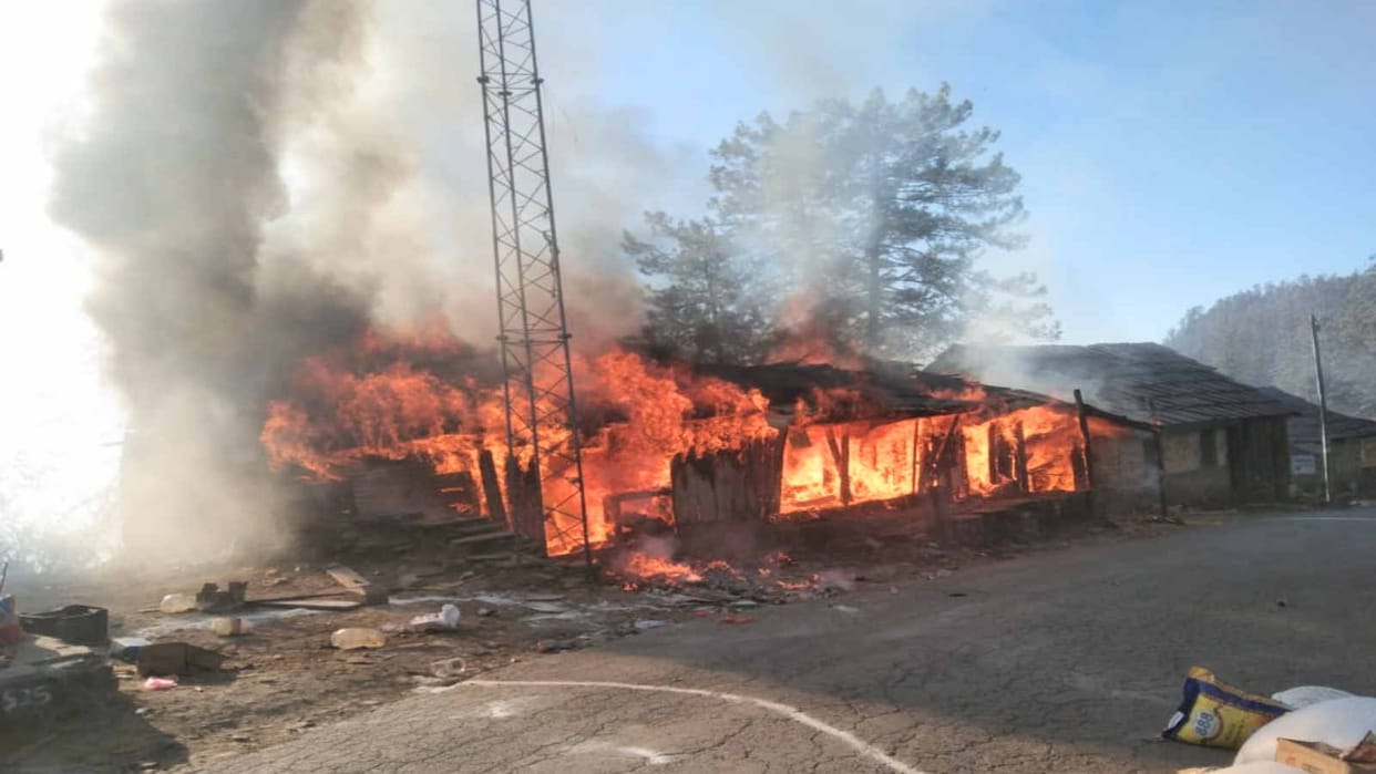 Fire at two places in Chopal, two houses and five shops burnt to ashes