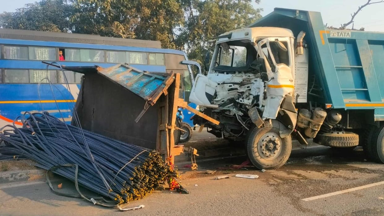 three killed after DCM collides with tractor trolley in Gorakhpur
