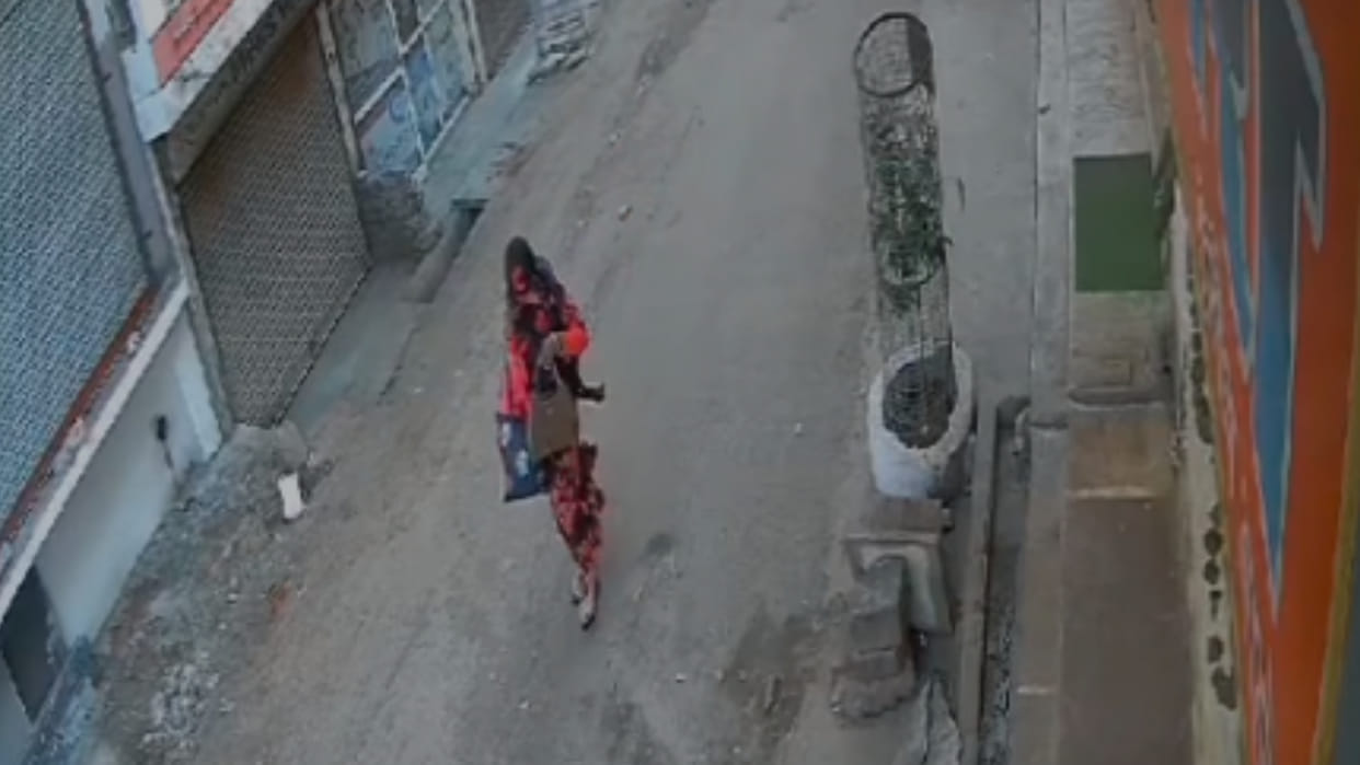 MP News: 14 year old student sneaked out of the house wearing mother's saree
