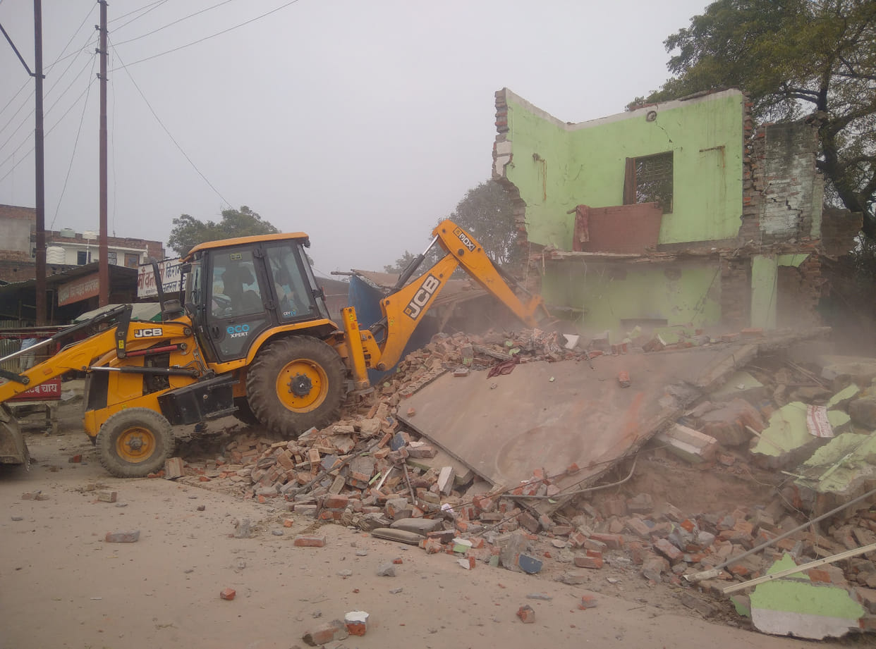 District administration's bulldozer action on the house built on the pond in Mau after court order for demolit