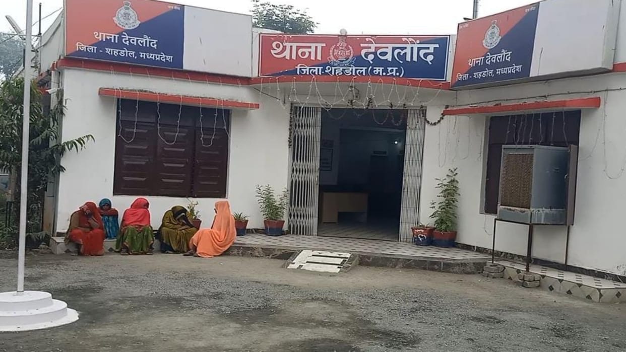 Shahdol Suicide News Shocked by her mother departure a girl commits suicide
