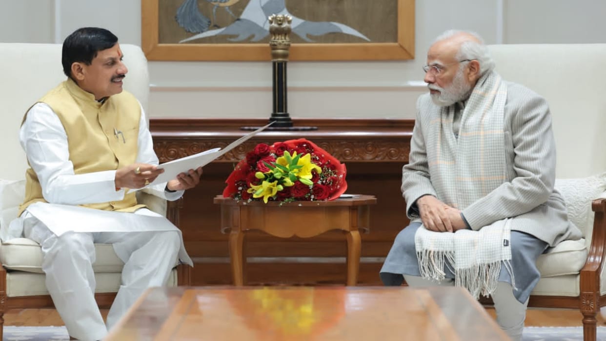 MP News: CM met Union Minister Jyotiraditya in Delhi, discussed the development of the state and important iss